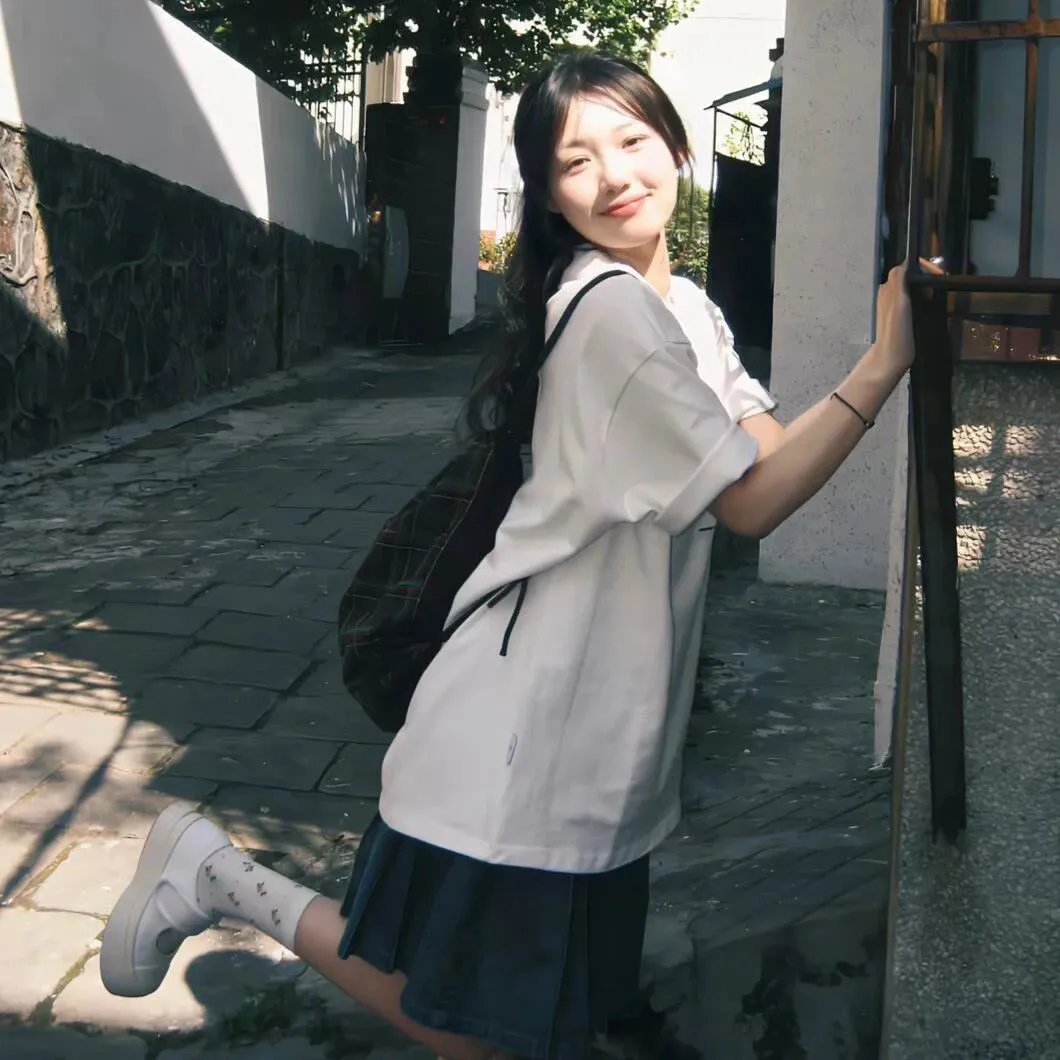 人间一天 海报